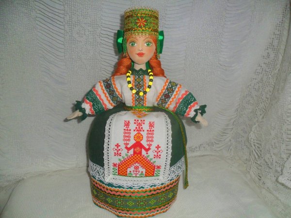 Превью Кукла в русском стиле с ручной вышивкой-оберегом, на чайник