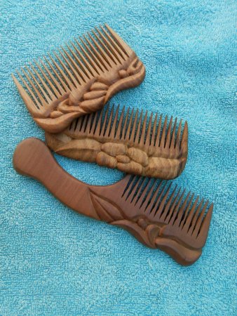 Деревянная резная расчёска для волос ручная работа.